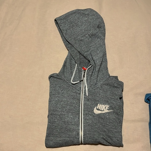 Ultr-thin Nike Zip-Up Hoodies, 2pk, Medium - Picture 11 of 11